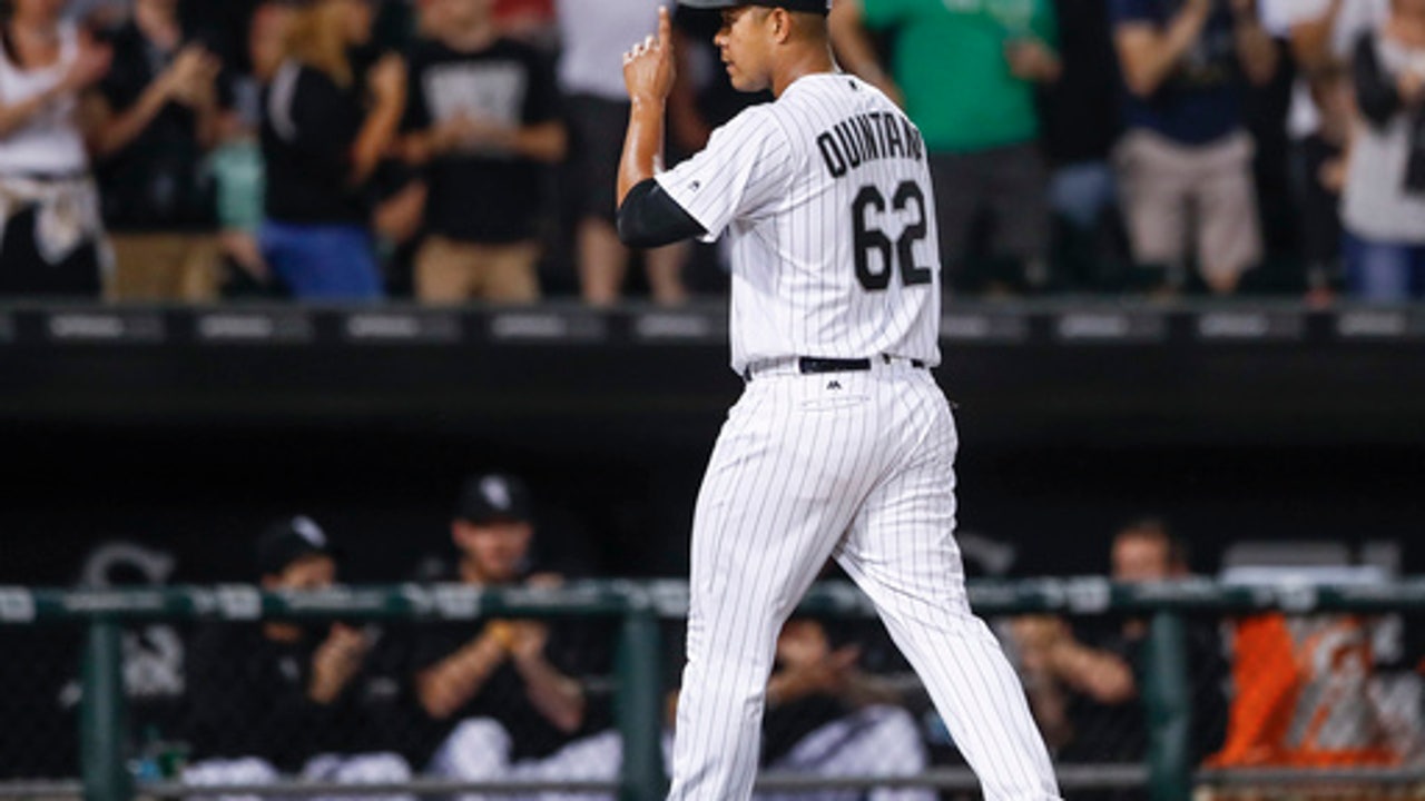 Reunited with son, Abreu leads White Sox HR parade